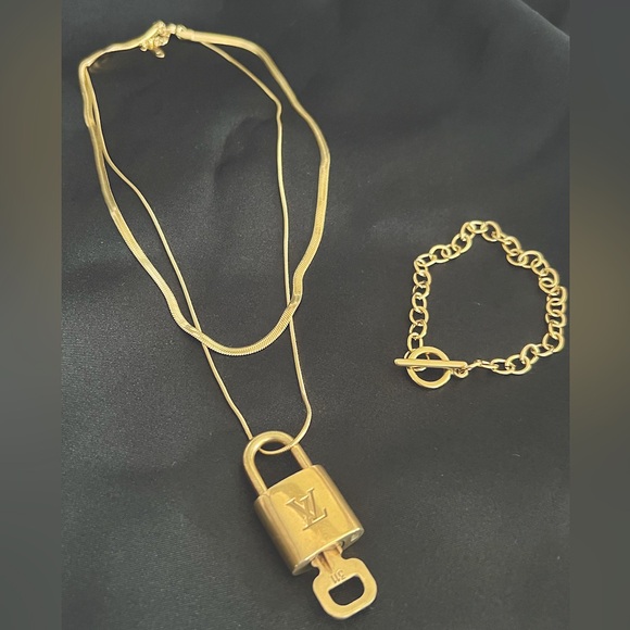 LV Lock & Key Necklace - Picture 1 of 8